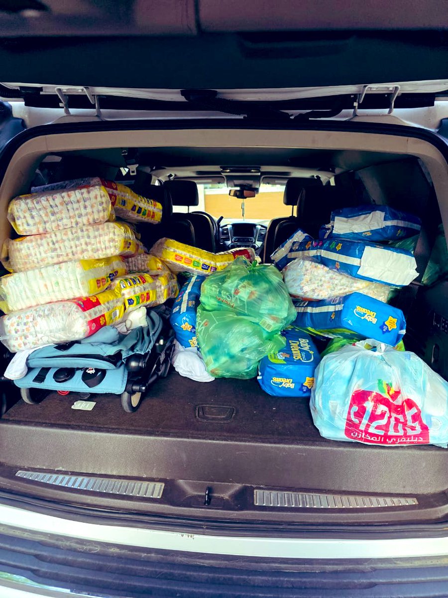 GhidaKrisht's tweet photo. Tonight diapers+infant formula+baby wipes delivered to support ~20 displaced infants for the coming week in a school shelter. Earlier today we also distributed 136 gallons of cleaning supplies across 6 school shelters, reaching ~2,460 people.
#localcrisisreponse #dispossession https://t.co/JAoGTspwFg