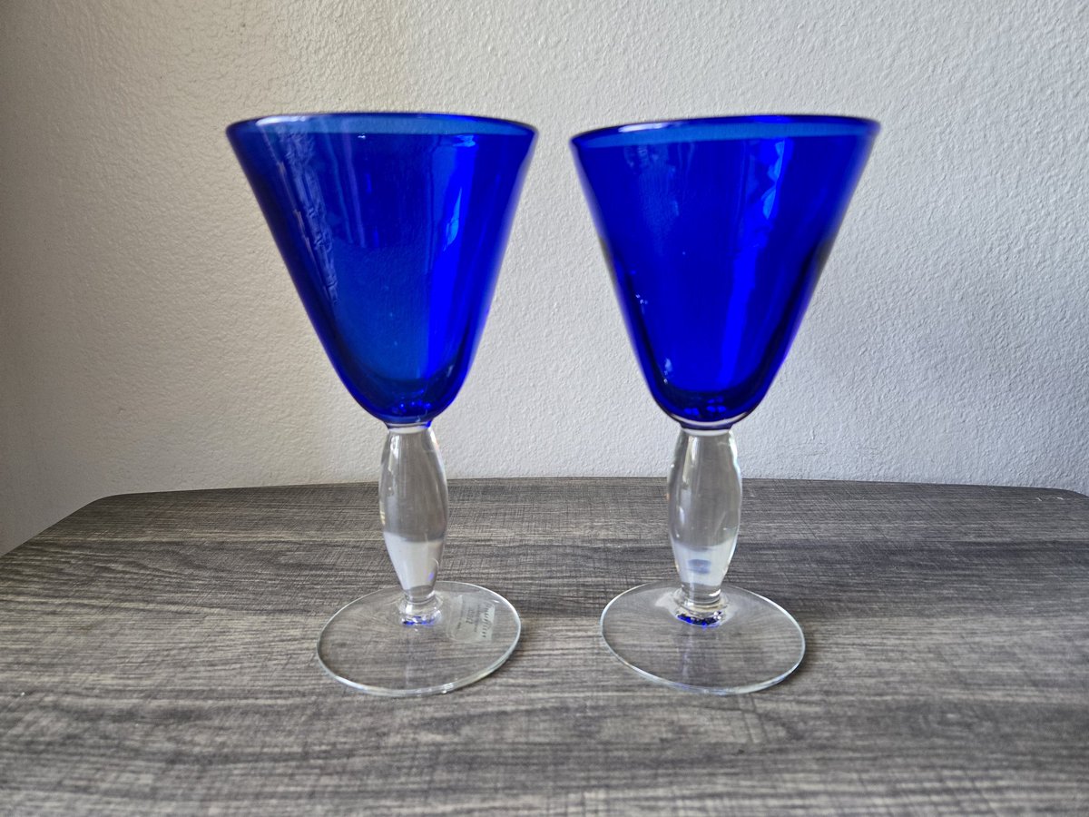 zees_pieces's tweet photo. Vintage Pottery Barn Cobalt Blue And Clear Glasss Handblown Goblets Set Of 2

https://t.co/LllDuM6eBV

#potterybarn #vintagekitchen #handblownglass #goblet #cobaltblue https://t.co/ToK3POHVoZ