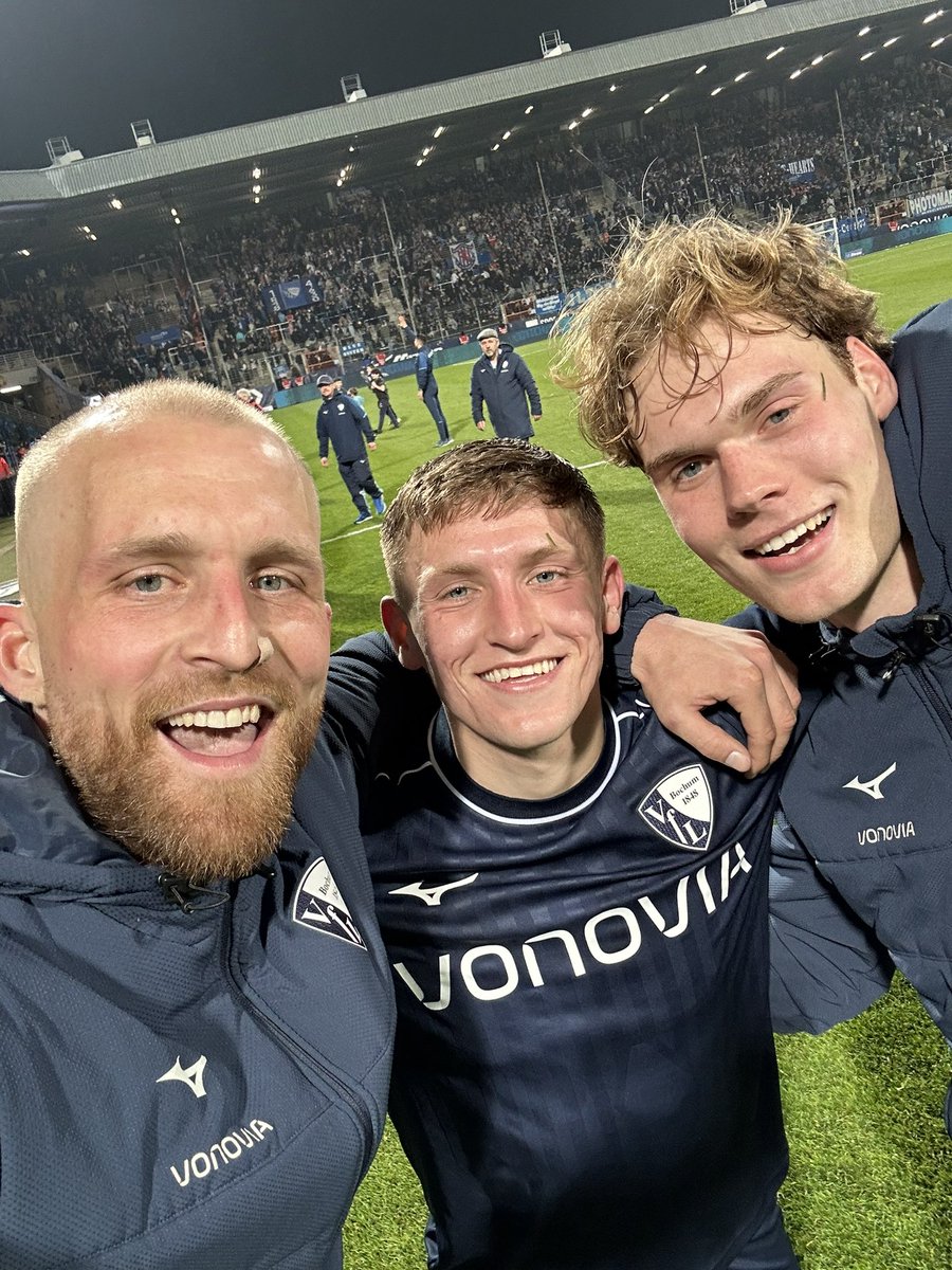 VfLBochum1848eV's tweet photo. Torschützenselfie, muss sein nachm Heimsieg!😎🤩

#BOCFCK https://t.co/41RixieDnM