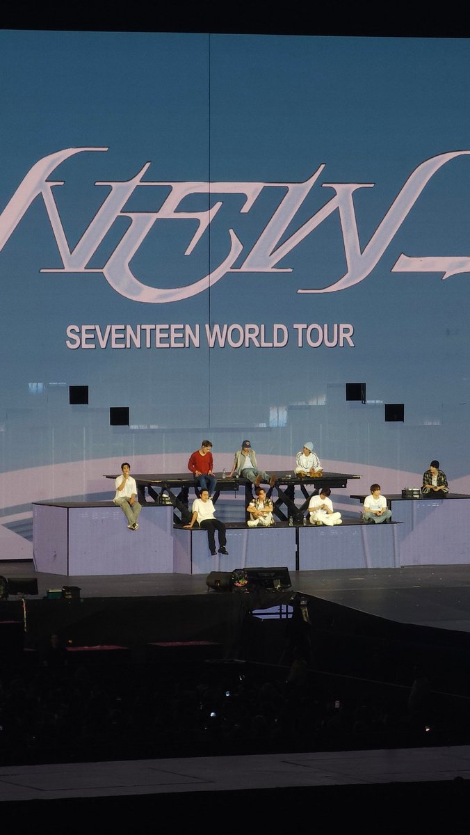 channijjang's tweet photo. Love you guys so much. Thank you and see you again 🩵🩷 #SEVENTEEN_NEW_IN_SINGAPORE https://t.co/TyKENAhN2y