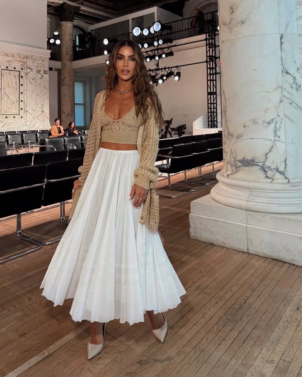 orenanfurlan's tweet photo. Truques de Moda para MULHERES ALTAS que valorizam o corpo.

Vídeo completo no YOUTUBE, link na bio 

Siga @renanfurlan e @lecotidie e veja mais
• TAGS
#modafeminina #truquedestyling #dicasdemoda #modacasual https://t.co/74Yanmro2A