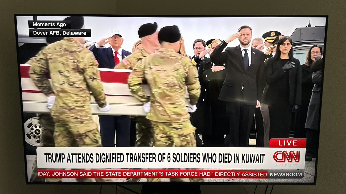 EssexJP_TV's tweet photo. This would be more dignified if the Commander-in-Chief were wearing something more appropriate than a baseball cap. https://t.co/YdhNkw6N3J
