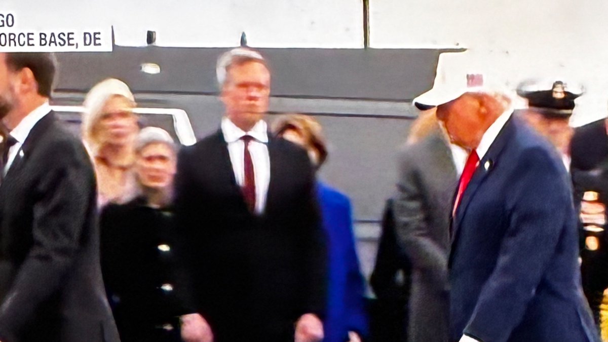 bestgsquared's tweet photo. @Northernburner @StellaParton HE DOESN’T NEED HELP TO BE AN EMBARRASSMENT.

At #DOVERAFB, @ DIGNIFIED TRANSFER OF OUR FALLEN TROOPS, HE WORE HIS RUMPLED BLUE SUIT, REGULAR RED TIE, AND—TO ADD INSULT TO INJURY—WORE HIS “USA” CAP.

HE KEPT THAT DAMN WHITE CAP ON HIS HEAD, AS THE COFFINS PASSED BEFORE HIM. https://t.co/ERKG9Q6nx0