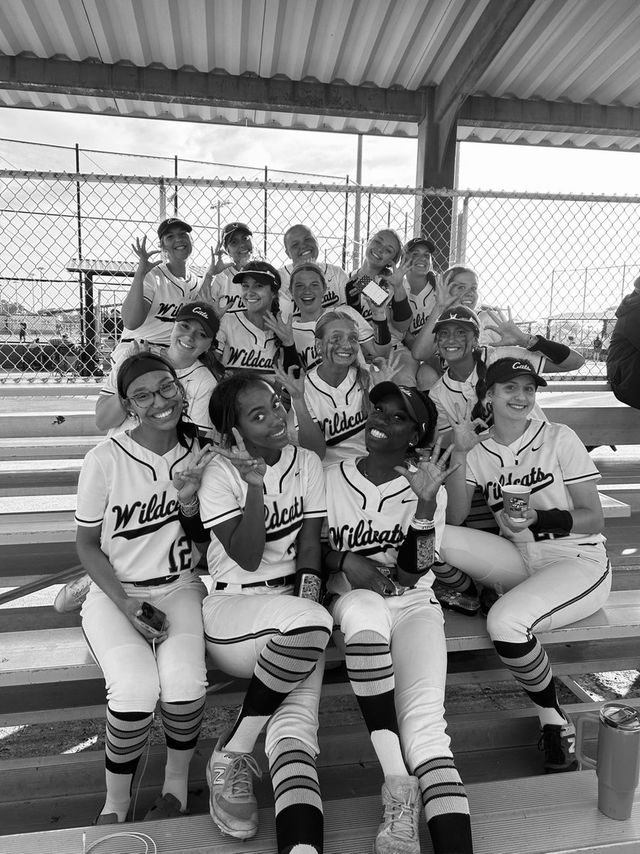 AvaMilton11's tweet photo. We had a great weekend at the Florida USA softball challenge in PCB going 4-0 as a team. I hit .429 on the weekend with a double, triple and 2 home runs. I love playing with my @EHScatsSoftball team. Looking forward to our 3 games next week. 
@coachbuddyboyle @lbpowell12 @Steal_Powell @Acozart44 @GregLarnerd @KyleParmley