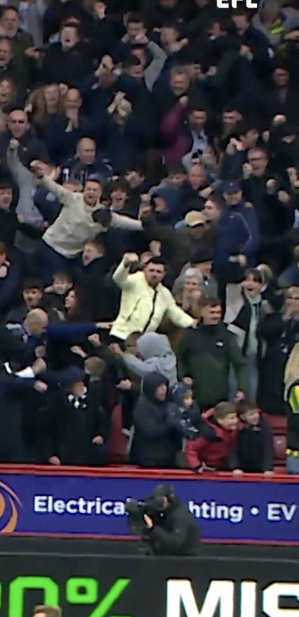 Hang it in the louvre 💙🤍⚽️ boys buzzing to be on sky at the front…… need to show the players how much this means to us fans #wba