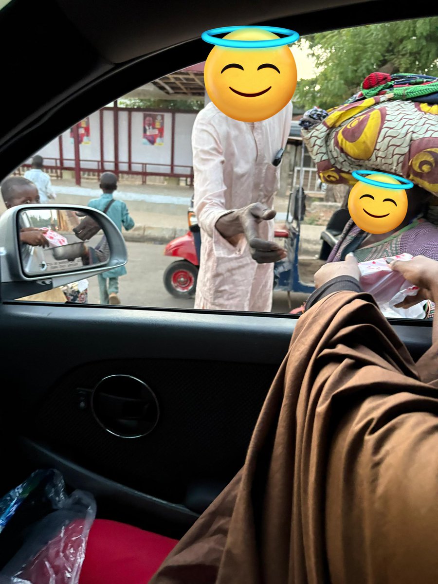 ummijallo's tweet photo. Alhamdulillah our third Jum’at Iftar was very successful.
We were able to pass out 363 meals before Iftar call to prayer. A first for this month. 
🌙🌙🌙
Alhamdulillah
Again, our focus is on street vendors around Kaduna.
0095892507 UNION BANK
May Allah accept from us and ease our affairs Ameen Ameen 🤲🏾🤲🏾