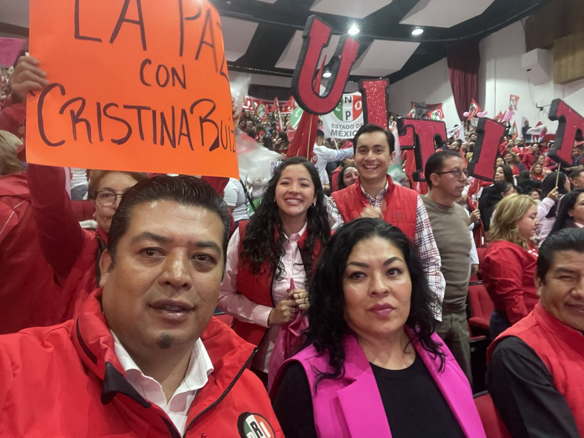 Anibal_osc's tweet photo. Me entusiasma la llegada de mi amiga @AuroraGonzlezL como Pta del @ONMPRI_Edomex . Su liderazgo fortalecerá la participación de las mujeres priistas en todo el estado.
Reconozco también el gran trabajo de @Olgaleylani al frente de esta organización.
#OMPRI #PRIEdomex https://t.co/9omgIeh1bL
