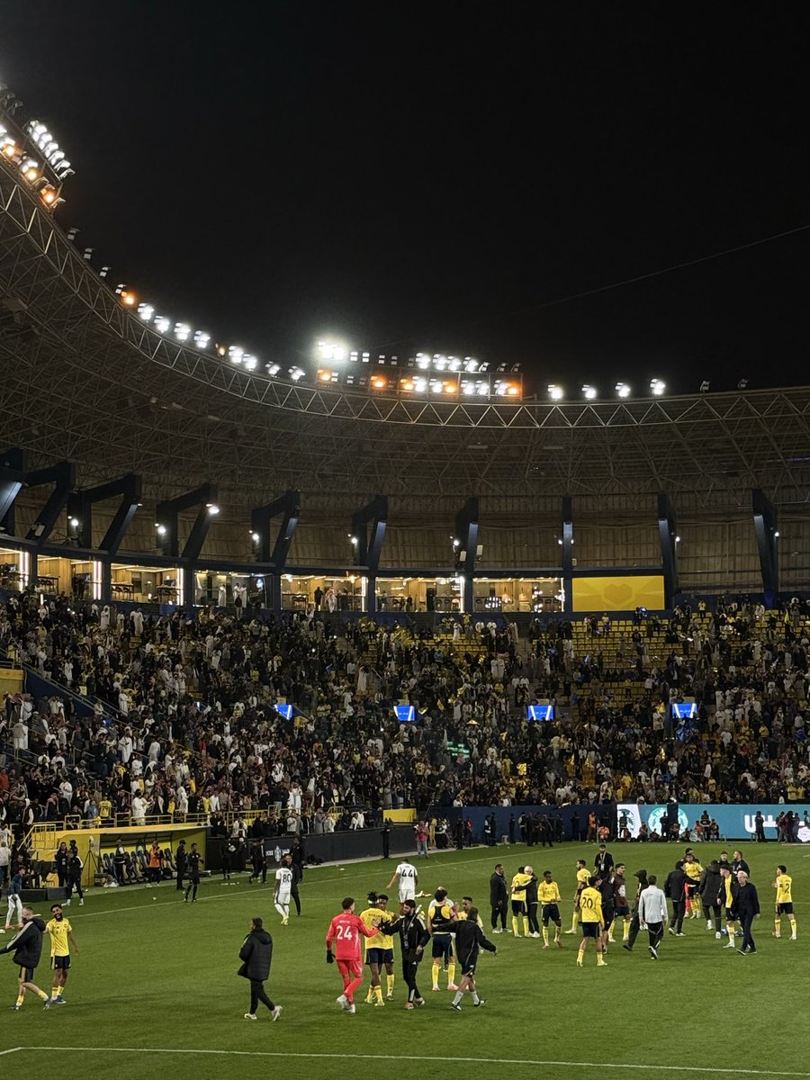 XRM9_'s tweet photo. يازين الفرحه والصداره زيناه💛💛💛💛💛💛 https://t.co/lbYpibiUVT