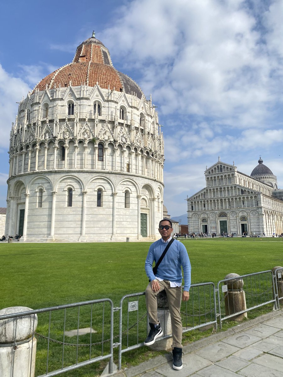 leomark143's tweet photo. Livorno, Italy 
Leaning tower of pisa 🇮🇹 https://t.co/sPUal1pIc7