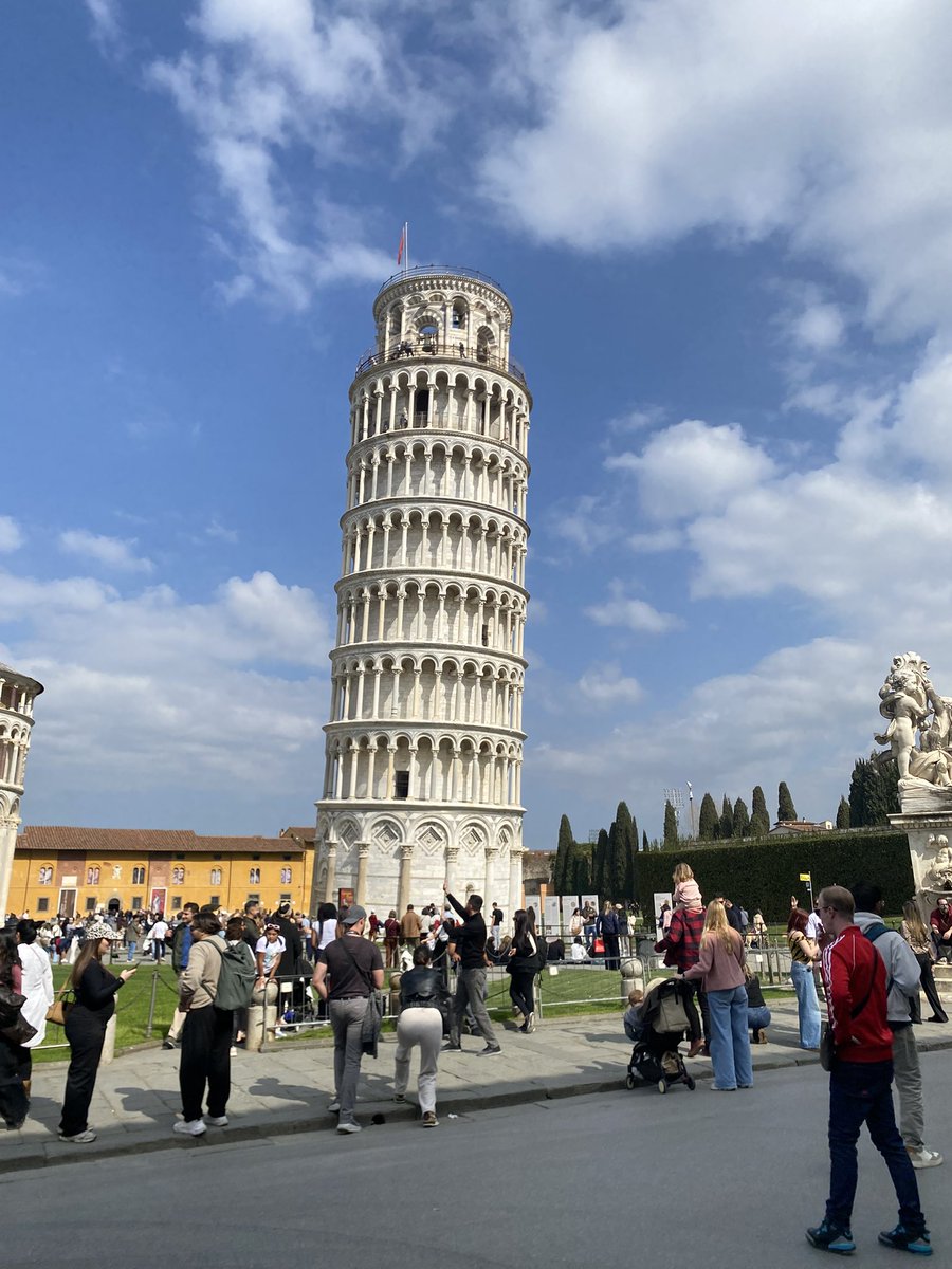 leomark143's tweet photo. Livorno, Italy 
Leaning tower of pisa 🇮🇹 https://t.co/sPUal1pIc7