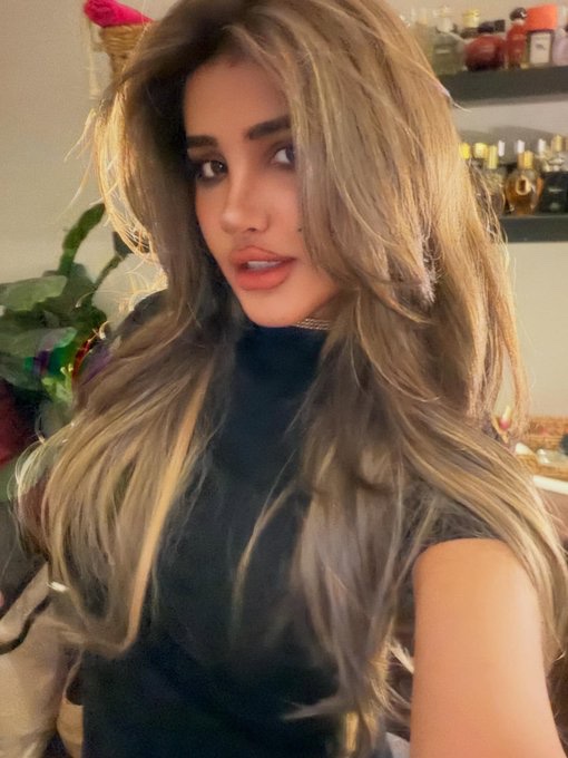 الطاهره ميلان ✨

داعسه كسمك يارجال البيت🐽