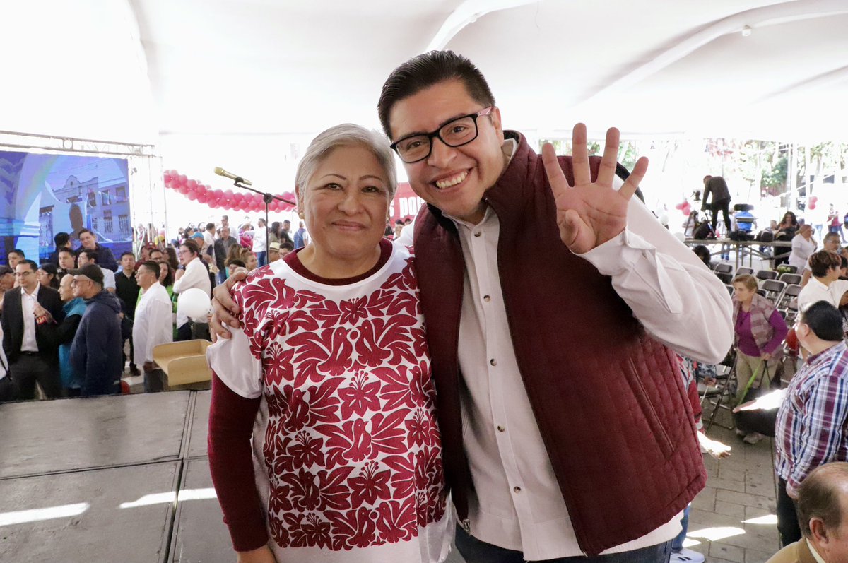 Alberto_Vanegas's tweet photo. Hoy acompañamos a nuestra amiga y diputada @juanamariajl en la presentación de su Primer Informe de Actividades Legislativas. Juana María no solo ha trabajado con compromiso desde el Congreso, también ha sido parte fundamental de la historia de nuestro movimiento como fundadora de Morena. Su trayectoria, su cercanía con la gente y su convicción por las causas del pueblo la convierten en una gran representante de Xochimilco y Tlalpan. Reconocemos su trabajo y su compromiso para seguir construyendo el Segundo Piso de la Transformación. ✨🇲🇽

#MorenaSigue