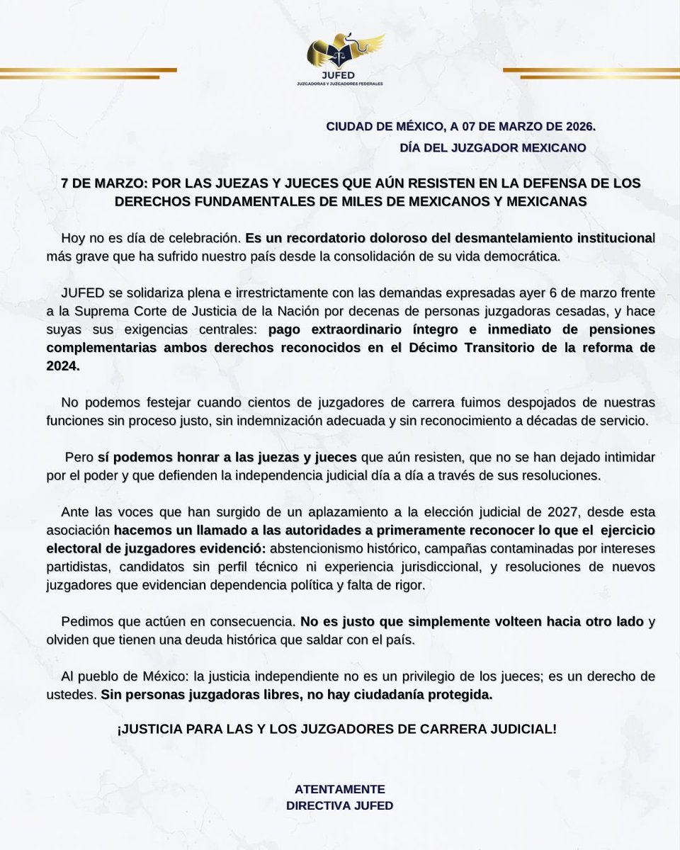 YM87B's tweet photo. Pedimos a las autoridades reconocer lo q’ la jornada electoral 25’ evidenció: candidatos sin perfil adecuado; abstencionismo histórico; ‘jueces’ impuestos x cúpulas de poder.

Hoy el reconocimiento es para las y los jueces mexicanos q’ no se han arrodillado ante el autoritarismo. https://t.co/5Qq9l1Ello