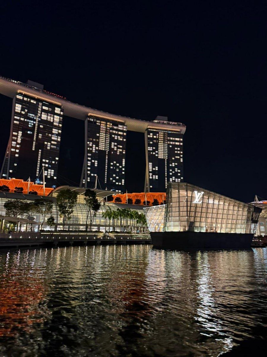 hey__katherine's tweet photo. Singapore is truly a stunning place, a perfect blend of natural beauty and modernity. The city-state is home to some of the most beautiful landscapes and interesting places in the world.😊😊 https://t.co/kjFdMOIjzq