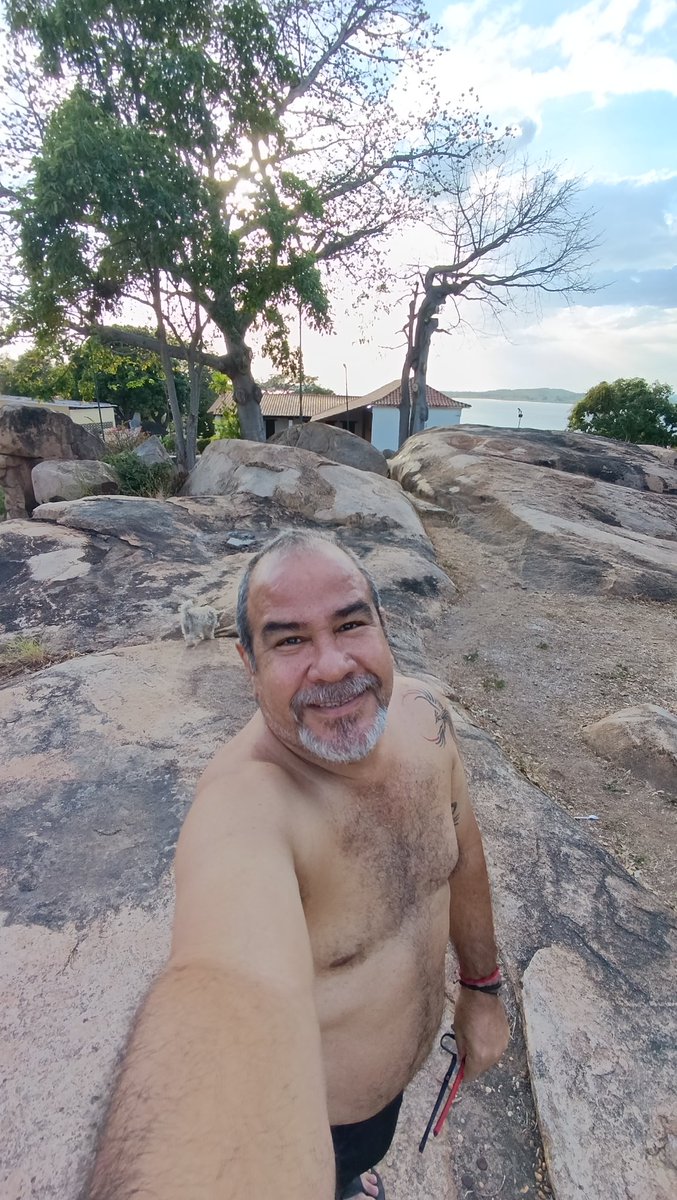 dr_bolivarense's tweet photo. No todo tiene respuesta, 
no todo se explica, 
no todo tiene sentido, 
no todo es justo, 
no todo tiene lógica...✨
#asieslavida #lavidaesasi https://t.co/9lsh6ZWueO