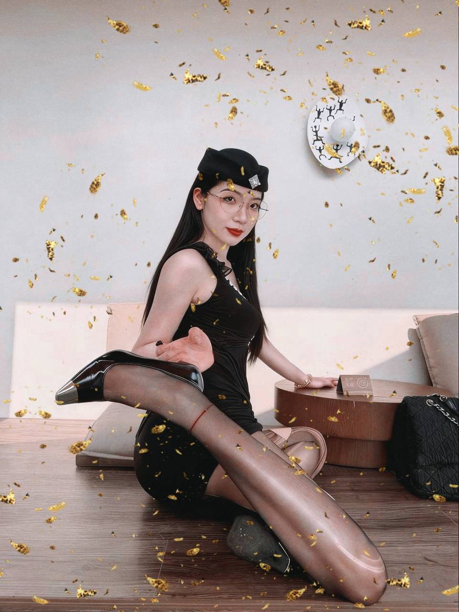 严老师不严 tweet media