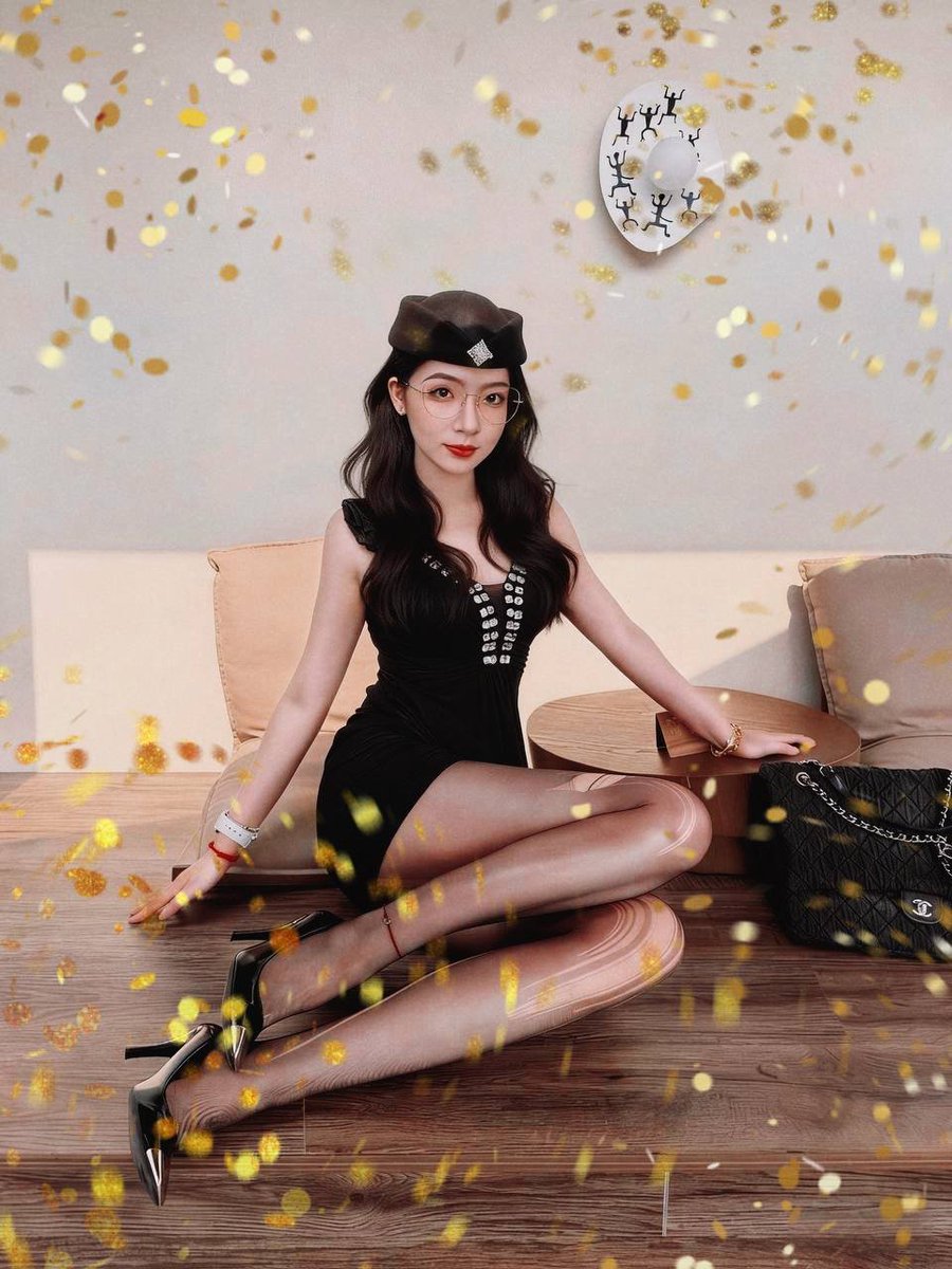 严老师不严 tweet media