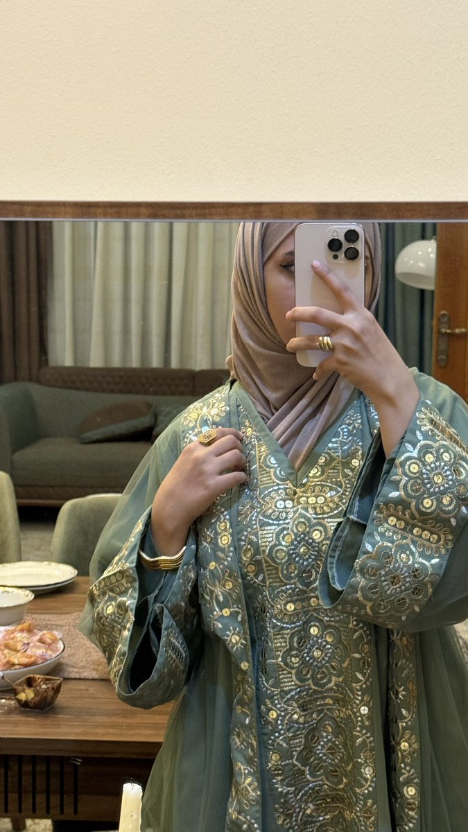 ضُـحـى tweet media