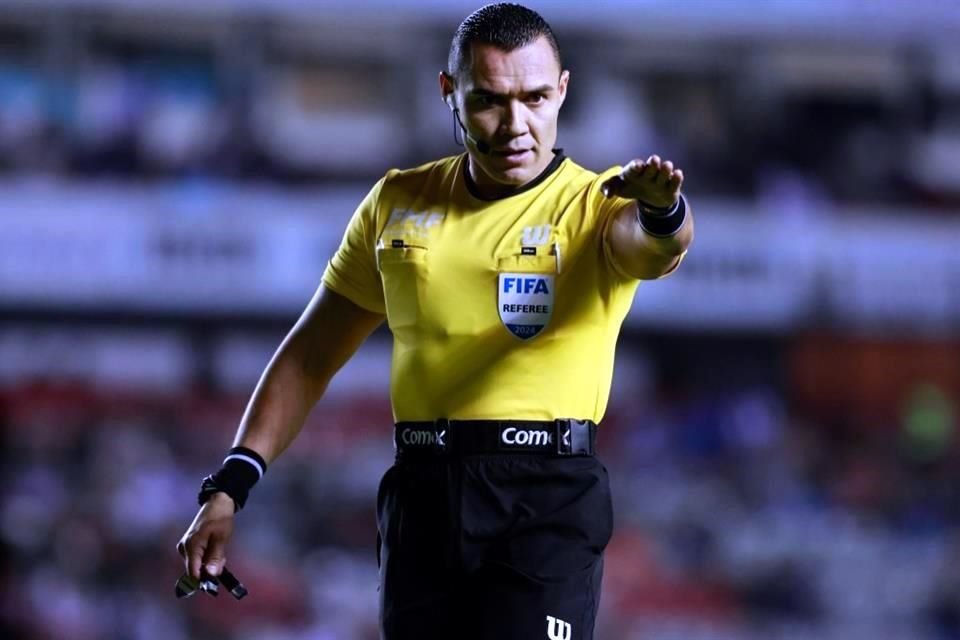 Ahora si es muy buen arbitro el Gato Ortiz verdad pinches ratas, cinicos.

Puto equipo ratero, solo robando pueden ganar.