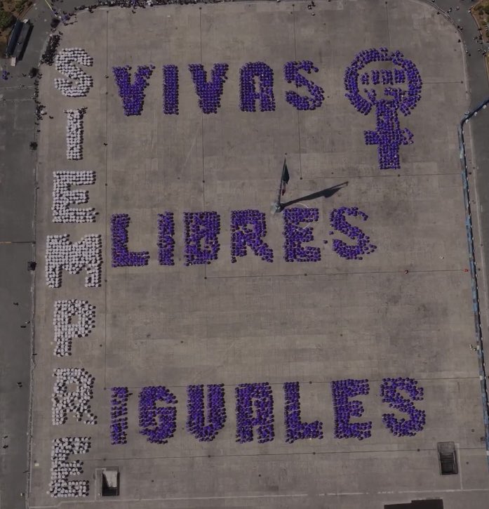 CerebrosG's tweet photo. El zócalo de la CDMX desde las alturas el día de hoy. https://t.co/5kyP895Ig5