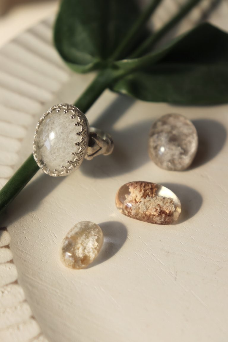 tapiestyle's tweet photo. 「石と出会う、春のオーダーリング」ussa jewelry -Order exhibition-
「パリで国家資格を取得したデザイナーによる、時代を超えるジュエリー。」

https://t.co/Rmfy6pjjjH https://t.co/MJ5SMaw9aZ