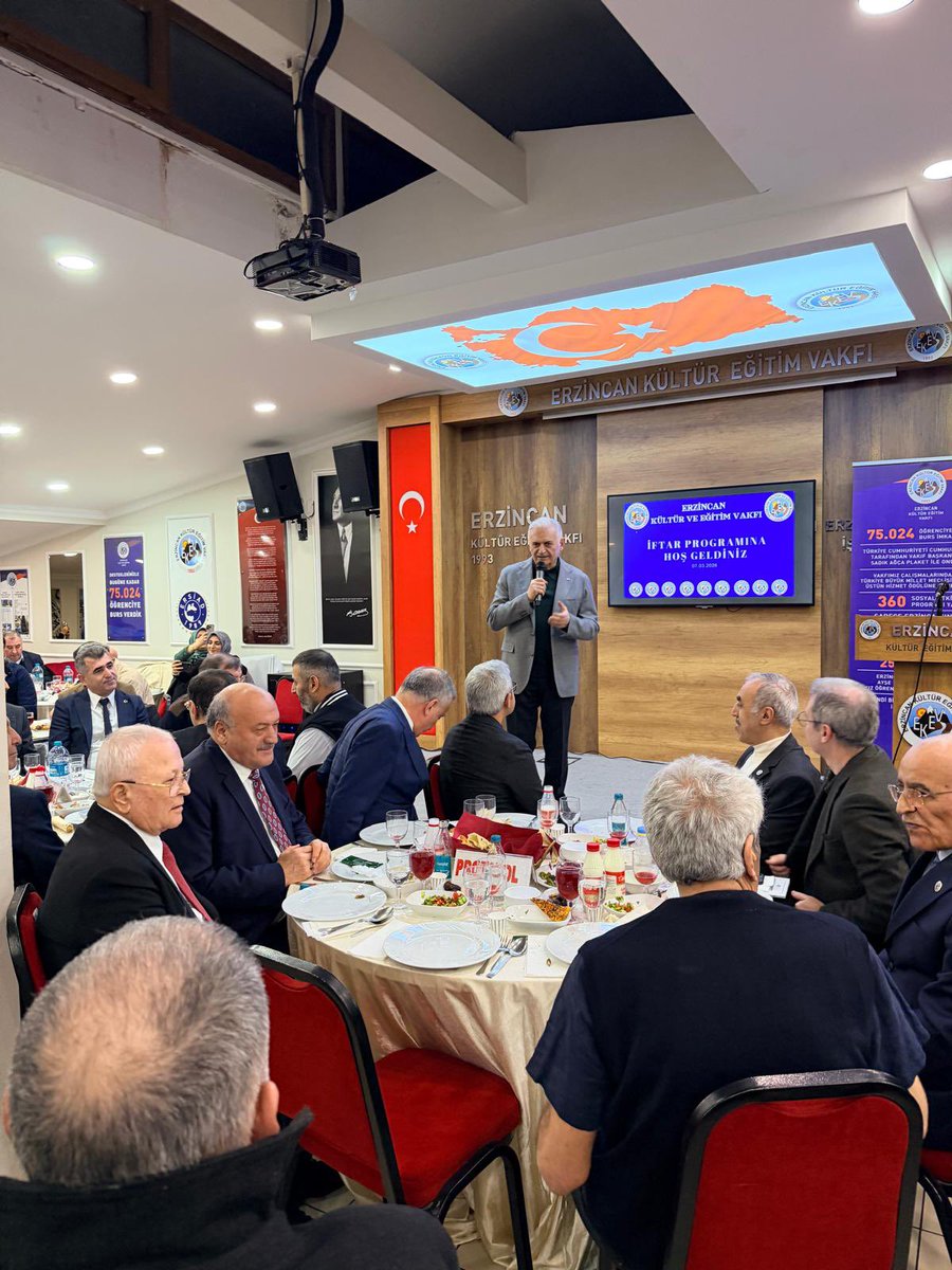Zafermhp24's tweet photo. Erzincan Kültür ve Eğitim vakfı (EKEV)
Düzenlemiş olduğu iftar programında kımetli Hemşerilerimiz ile bir araya Geldik…

Güzel Erzincan 🇹🇷
#Erzincan https://t.co/rzMOYDhnqk