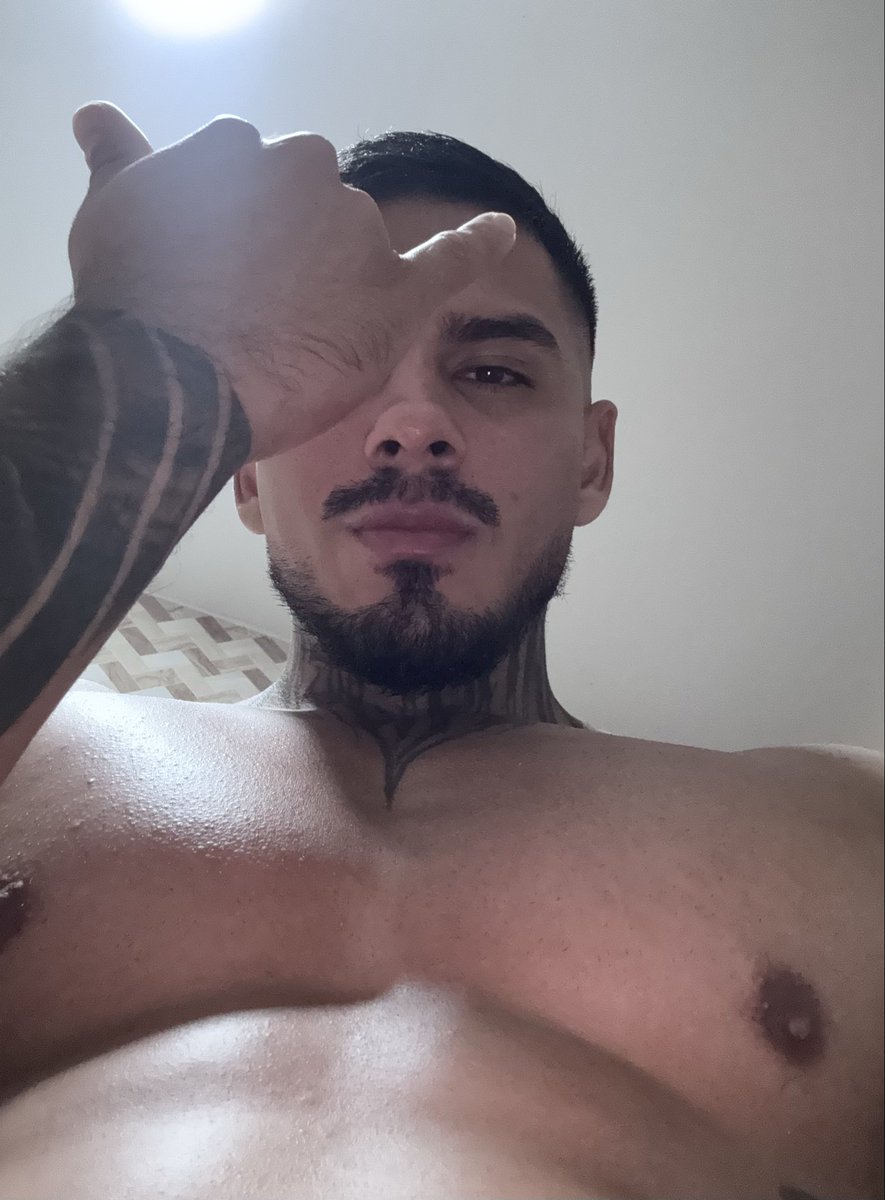 KingSth9408's tweet photo. #HotGuy #MensPhysique #ThirstTrap #LatinMan https://t.co/i0XG9ENyyC