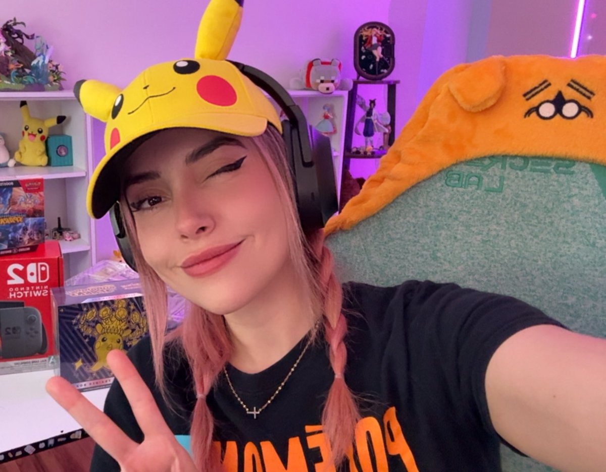Fiesta Pokémon vengan yaaa probamos Pokopia y nueva dinámica de abrir cartas 🙊 en vivo ya saben donde