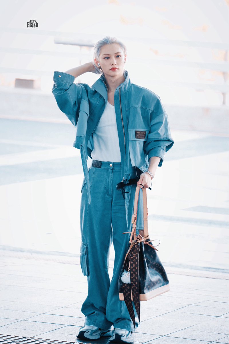 부디 오늘도 안전히 다녀오길
파리에서도 넘치게 사랑 받고와 (୨୧ ❛ᴗ❛)ᰔ

FELIX PARIS FASHION WEEK STAR
#FELIXxLouisVuittonPFW #FELIX 
<a href="/LouisVuitton/">Louis Vuitton</a>