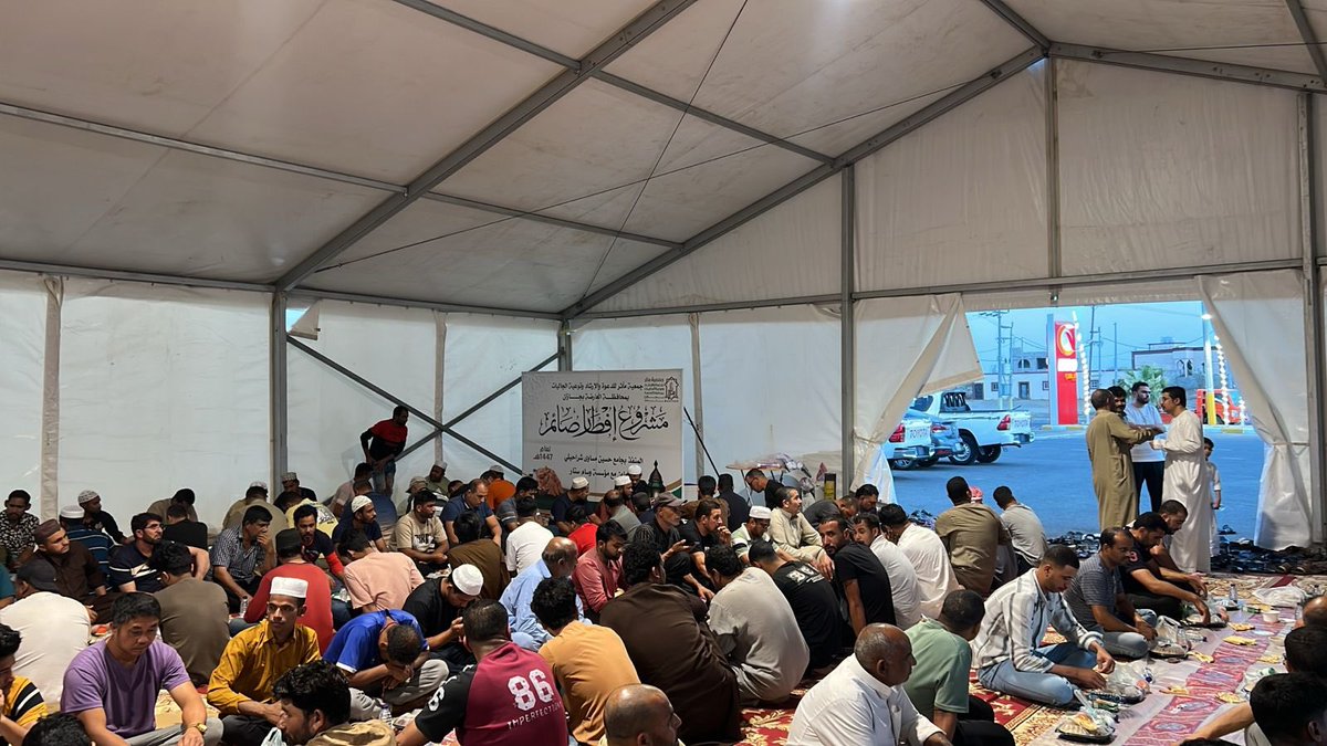 DawaArda's tweet photo. قال رسول الله ﷺ:
“من فطّر صائمًا كان له مثل أجره، غير أنه لا ينقص من أجر الصائم شيء.”

في هذه الأيام المباركة من العشر الأواخر من رمضان تواصل جمعية مآثر تفطير الصائمين يوميًا.

✨ كن شريكًا في الأجر
وساهم في تفطير الصائمين.

#إفطار_صائم
#العشر_الأواخر
#تفطير_الصائمين https://t.co/VvQ6CaRX3P