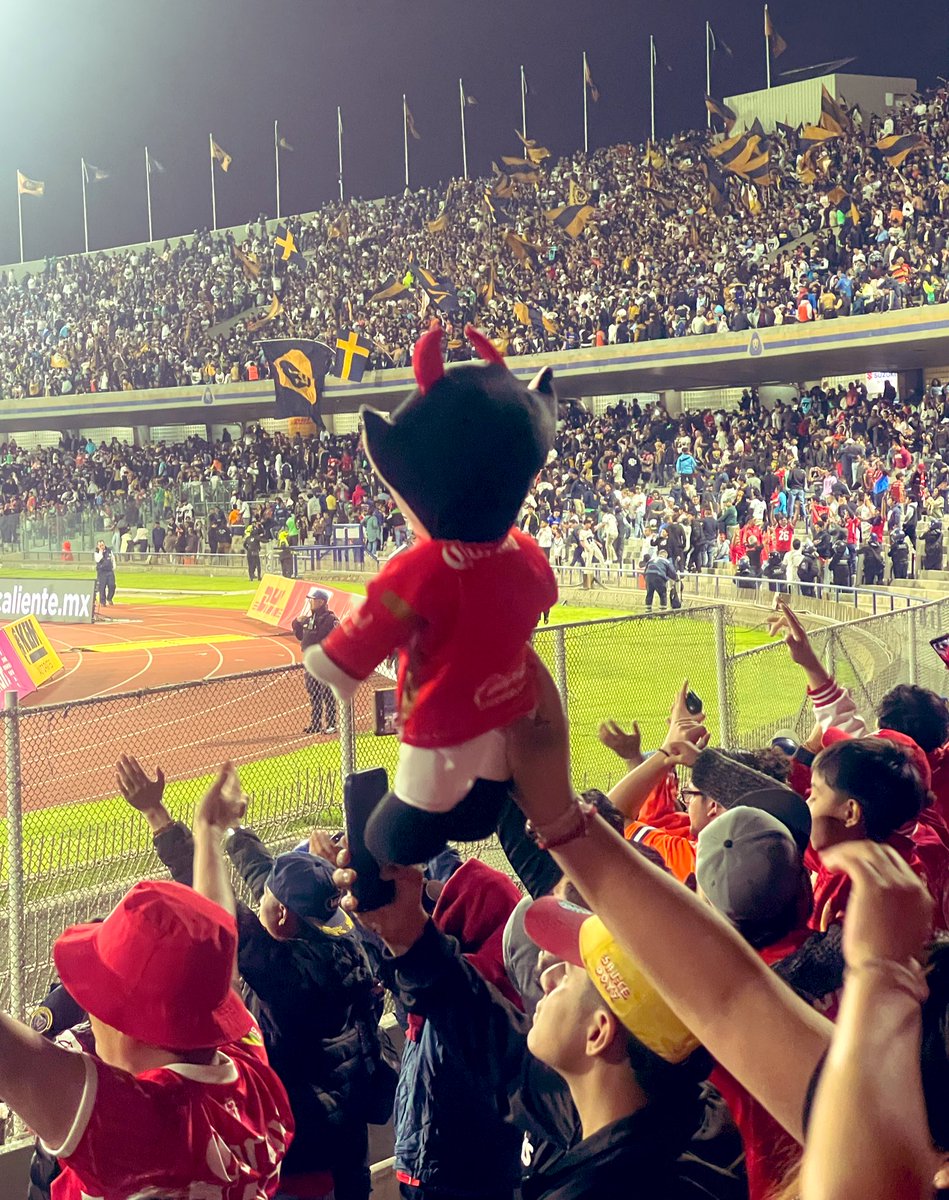 La Banda del Rojo 04 🇲🇽 🇱🇻 tweet media