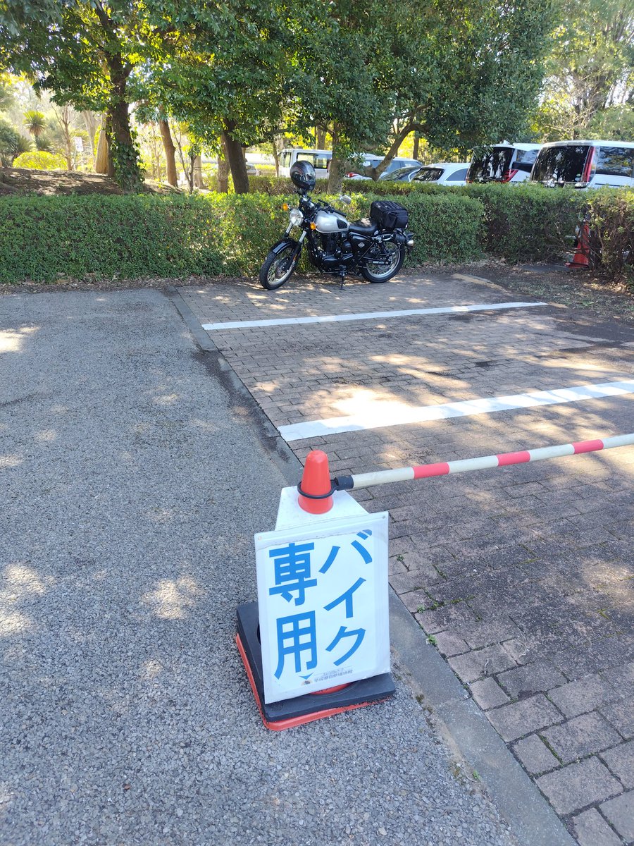 akucchama's tweet photo. バイク専用、迷わずに済むからありがたい。
#ベネリ
#インペリアーレ400 https://t.co/ANW0ClsZOD
