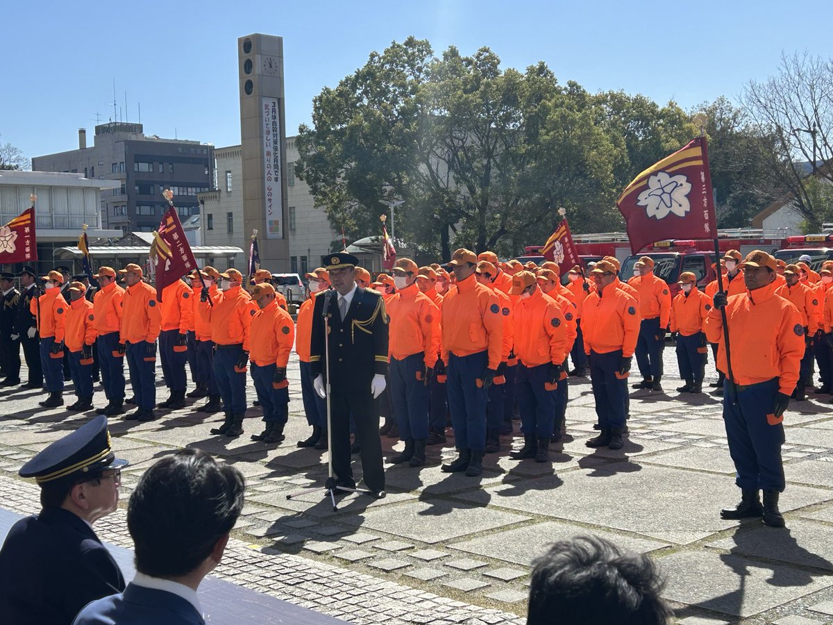 sakayanagi_hiro's tweet photo. 本日3/8)、市役所市民広場にて､令和7年度豊橋市消防団観閲式が時折り突風が吹くなか､盛大に開催されました。
　長年に渡り消防団活動にご功績のあった団員の方々に表彰状､感謝状が渡されました。
　本年度､消防団員として活動して頂いた団員皆さんに感謝いたします。
ありがとうございました。 https://t.co/8lovQE6PRp
