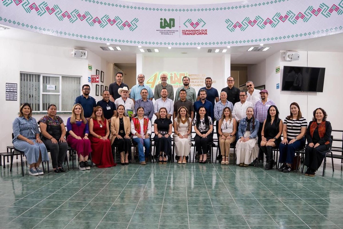 Ceccc_chis's tweet photo. El Director General del CECCC, Pepe Llaven, acudió al Seminario-Taller “Formación Política del Sentido Ético en la Nueva ERA”, un espacio de diálogo y reflexión para fortalecer el compromiso ético de las y los servidores públicos con el servicio al pueblo. https://t.co/U30M2QYALR