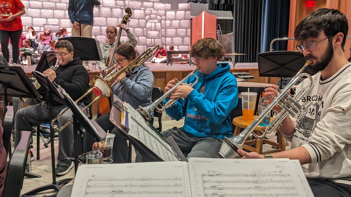 LHSPerforms tweet media