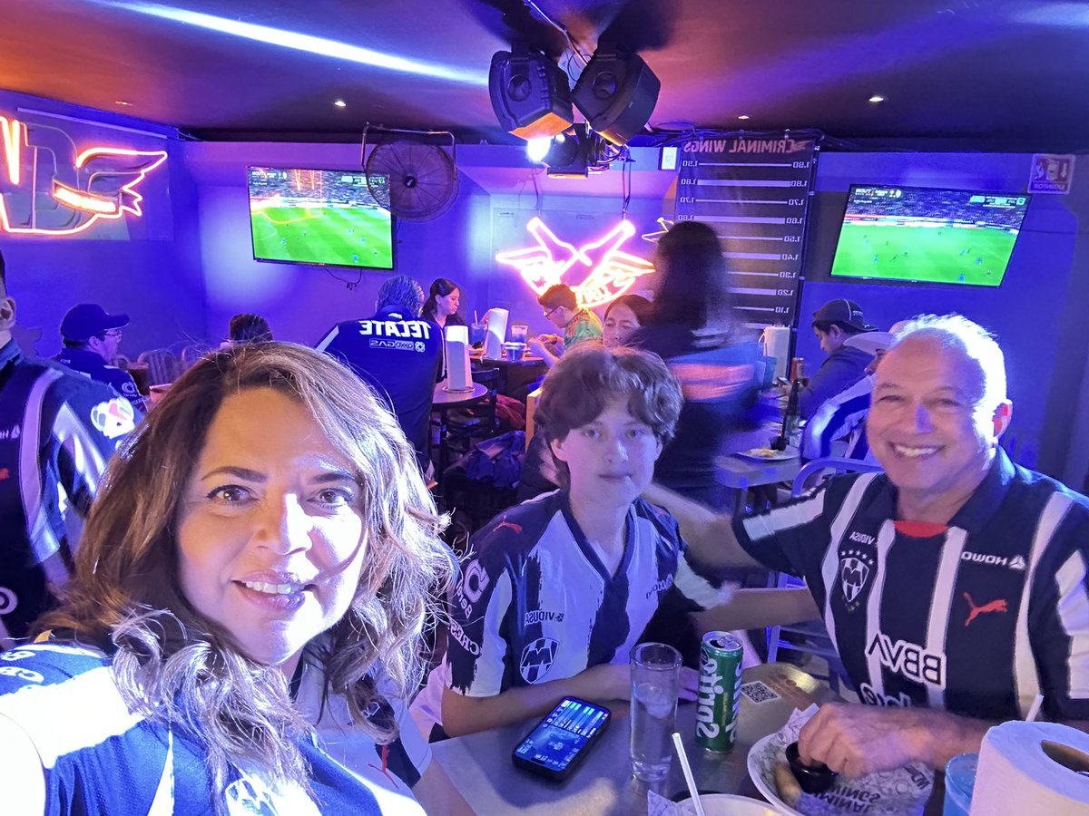KbelmanM's tweet photo. #elreydelnorte Vamos rayados!! Aquí la raza apoyándolos!!! 💙🤍💙🤍 https://t.co/rclarX6eZO