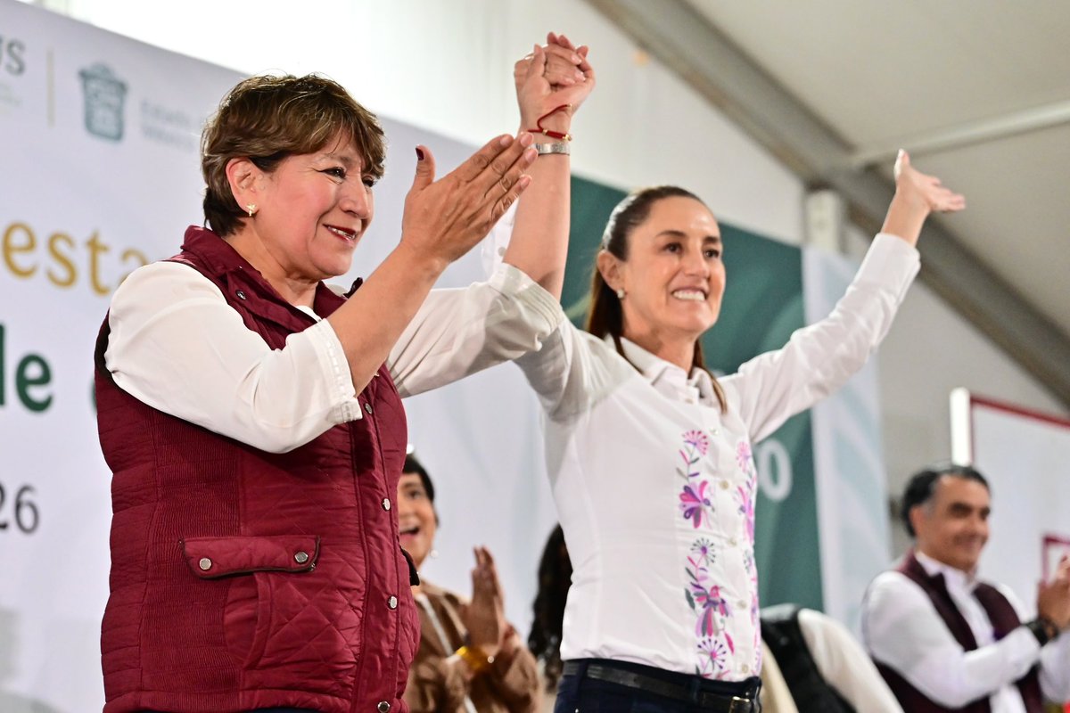 delfinagomeza's tweet photo. En #Tecámac, cerramos este día de trabajo con nuestra querida Presidenta @Claudiashein, acompañándola en la entrega de Escrituras y Condonaciones de Crédito, como parte del Programa Vivienda para el Bienestar.
Con esta entrega, las familias de Tecámac tienen certeza de su patrimonio y se demuestra el gran corazón de nuestra Presidenta, condonando créditos que se volvían impagables.
Gracias, Presidenta Claudia Sheinbaum, por todo su apoyo a las y los mexiquenses. En el #EdoMéx siempre la recibiremos con los brazos abiertos.
#ElPoderDeServir