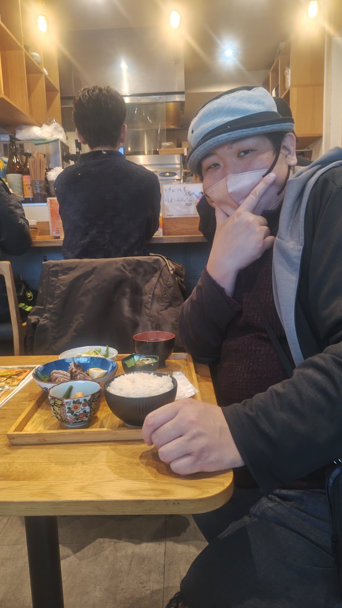 ごはんや　まつい
ヨンは鉄火丼定食をたべたよ
めっちゃ美味しかった🐥🐥🐥

また行きたいな
次は焼きシャケ定食！