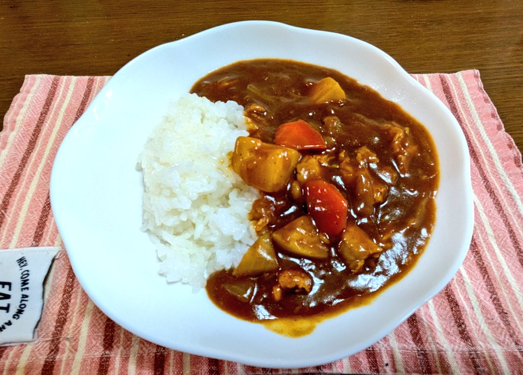 ３月８日(日)
穏やかな日曜日です🍀
今日の昼食は
カレー🍛を作りましたよ♪
わたしは絶対辛口派
皆様はいかがですか？
美味しくて😋
つい食べ過ぎてしまうので
お昼に食べて夕方ウォーキング🚶
これで＋−ゼロに…
なるかなぁ〜🤔

地域役員もあと少し
やる事が山積みですが
引き継ぎまで頑張るぞ💪