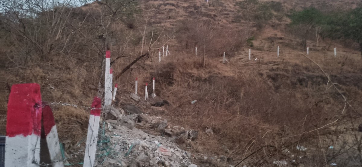 udg12a's tweet photo. @PMCMCO  @navalMH @BalwadkarAmol @mohol_murlidhar @ChDadaPatil @Medha_kulkarni @RSSorg 
is this plotting/fencing on Baner Hills hill slope approved by PMC ,or illegal? ही तर बाणेर टेकडीची लचकेतोड. त्वरित कारवाई करा.
@sushmadate @sumitakale @prajpanshikar @AreaPashan @pushkar_k09 https://t.co/iyn9kmndmc