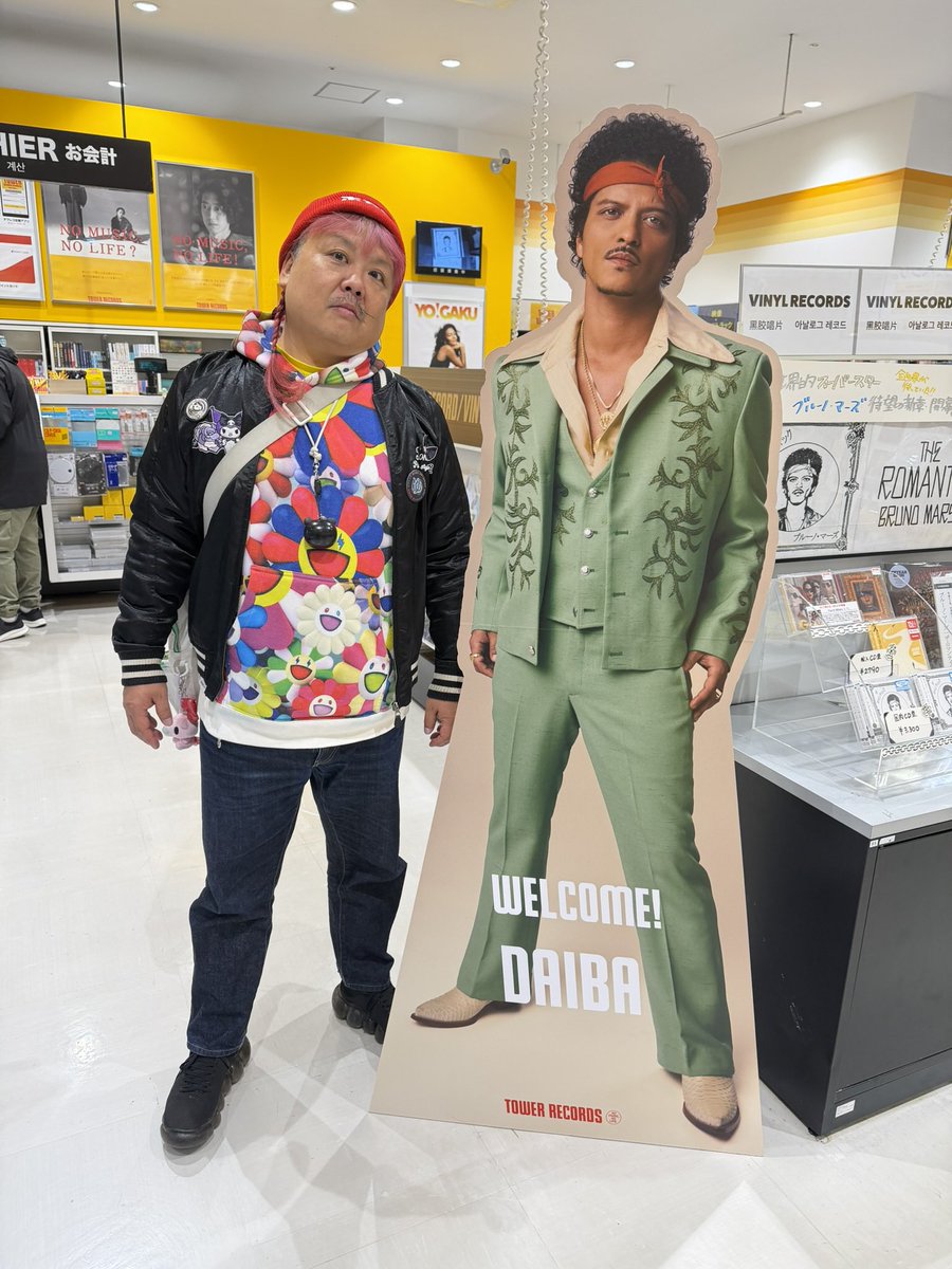 uku831's tweet photo. ドンキで良く見る人、タワレコにもいた。 https://t.co/k9BZCMUoVM
