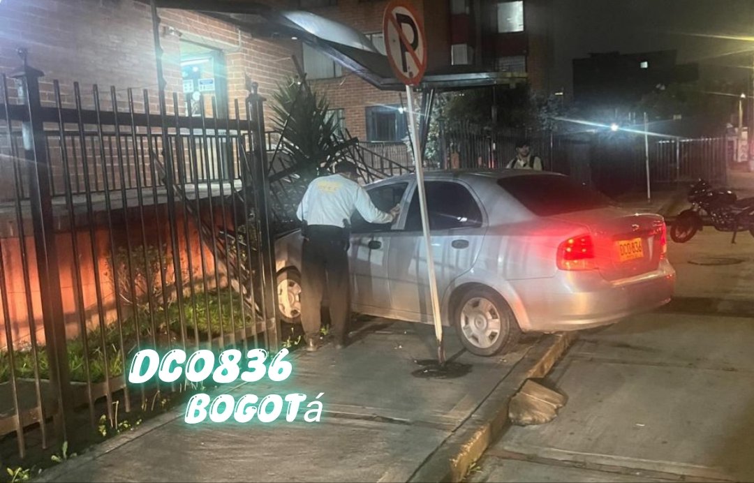 773Juana's tweet photo. #SeBusca al dueño del carro DCO836 de Bogotá para que responda por el daño a la reja, cámaras y piso de este conjunto. Información que puedan proporcionar al 3224182997 @sectormovilidad @policiadecolombia @Engativalcaldia @ansvcol https://t.co/fNsFw1jMwl