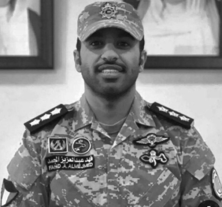 talalalenazi_9's tweet photo. أقسم بالله دمائهم شرف وعزه
وكلنا فداء لأرض الوطن 
( الله ينتقم منكم بالقريب العاجل )

-
- رحم الله شهداء الواجب الابطال🇰🇼

الشهيد المقدم ركن : عبدالله عماد الشراح
الشهيد الرائد : فهد عبدالعزيز المجمد
#الكويت | #الكويت_الآن https://t.co/tz1MAIKBYR