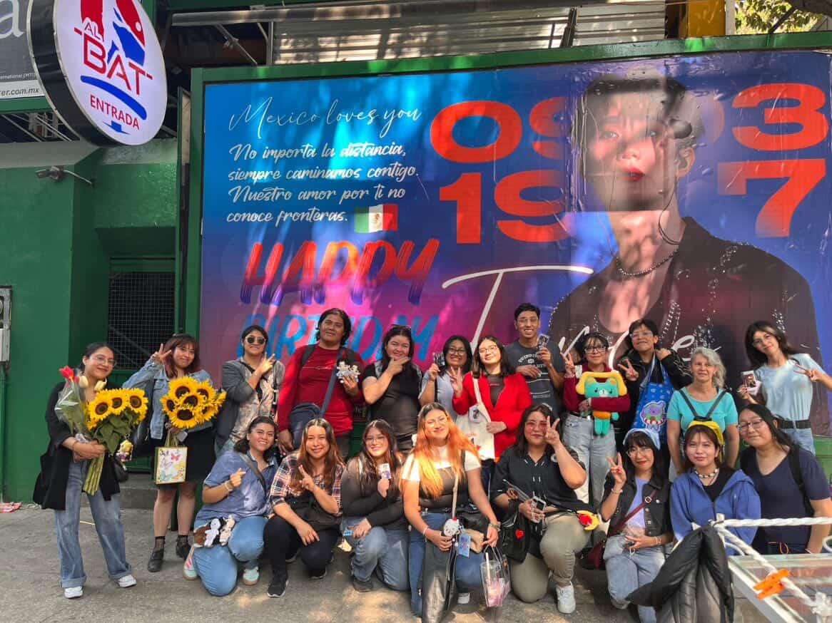 andreacoliote's tweet photo. La experiencia más increíble: ver reflejado en realidad ese sueño que tantas veces platicamos.
Gracias a todos los que asistieron y se tomaron fotos. 🇲🇽
Feliz cumpleaños, @fforcejs.
Con mucho cariño, desde México. ❤️

#fforce_  #ฟอสบุ๊ค 
#ForceBirthdayProject2026 https://t.co/etgxS8QV6W