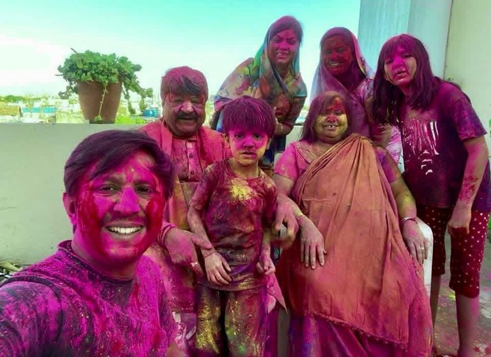 प्रेम और सौहार्द को विविध रंगो मे अभिव्यक्त करने वाले पावन पर्व रंगपंचमी की आप सभी को हार्दिक बधाई एवं शुभकामनाएं !