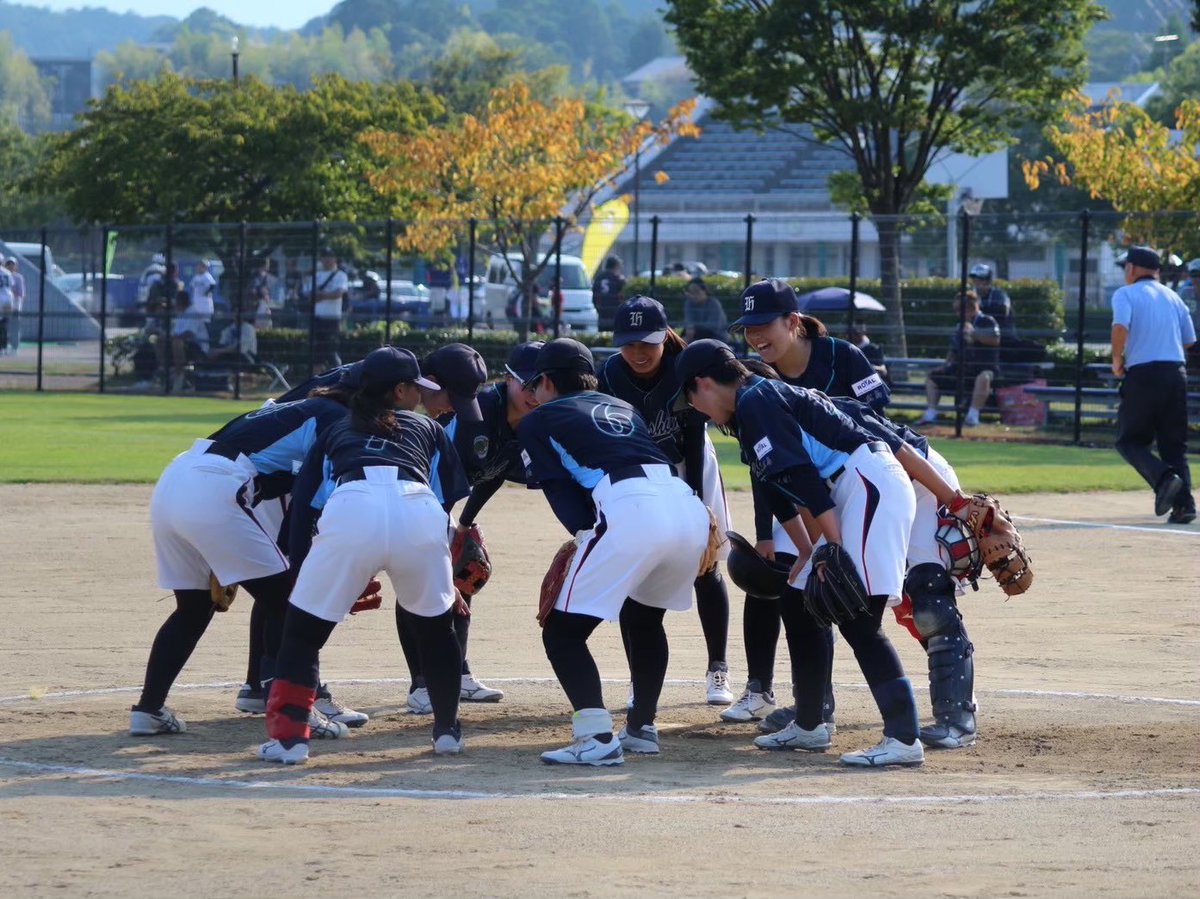 広島大学に合格されたみなさん、おめでとうございます！🎉

女子ソフト部では絶賛部員募集中！経験者はもちろん、初心者も大歓迎です！

4月にみなさんと会えることを楽しみにしています！✨️

 #春から広大 #春から広島大学