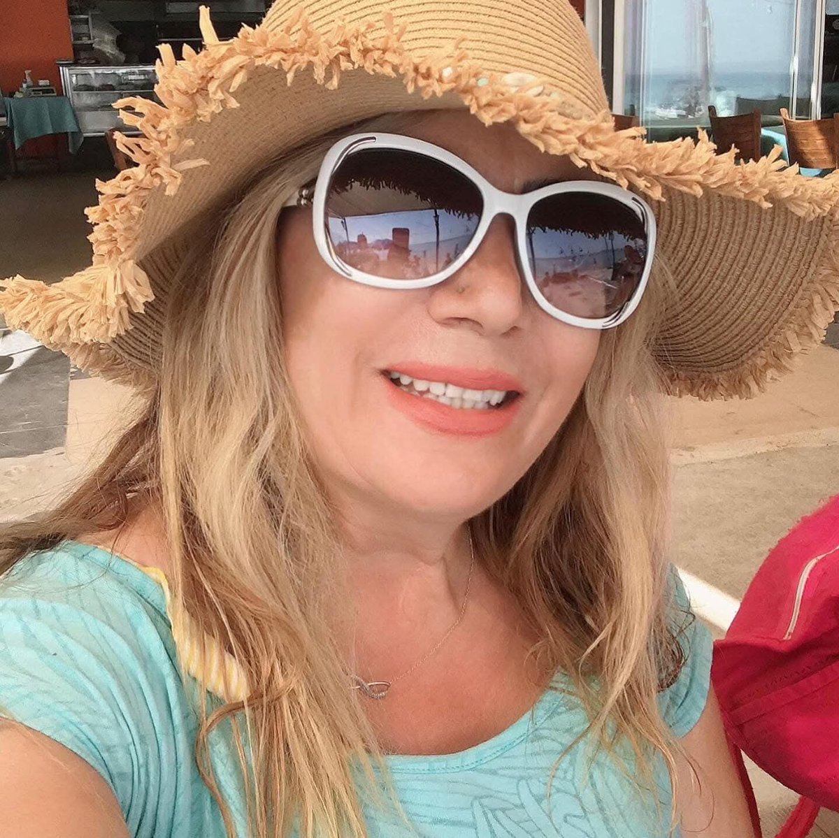 MugeYurt963's tweet image. Hayattan Kadın’ı alın, geriye neyi kalır ki ?!... 💃❤️
“Kadın-Erkek eşit değildir... Kadın şahane bir şeydir” dediği gibidir Şairin !... 💃❤️

Ne sevgimiz, ne üzüntümüz bir güne sığar... Hayatın her alanında sağlam ve güçlü duruşuyla #VAR #OLAN #tüm #KADINLARA #SEVGİYLE