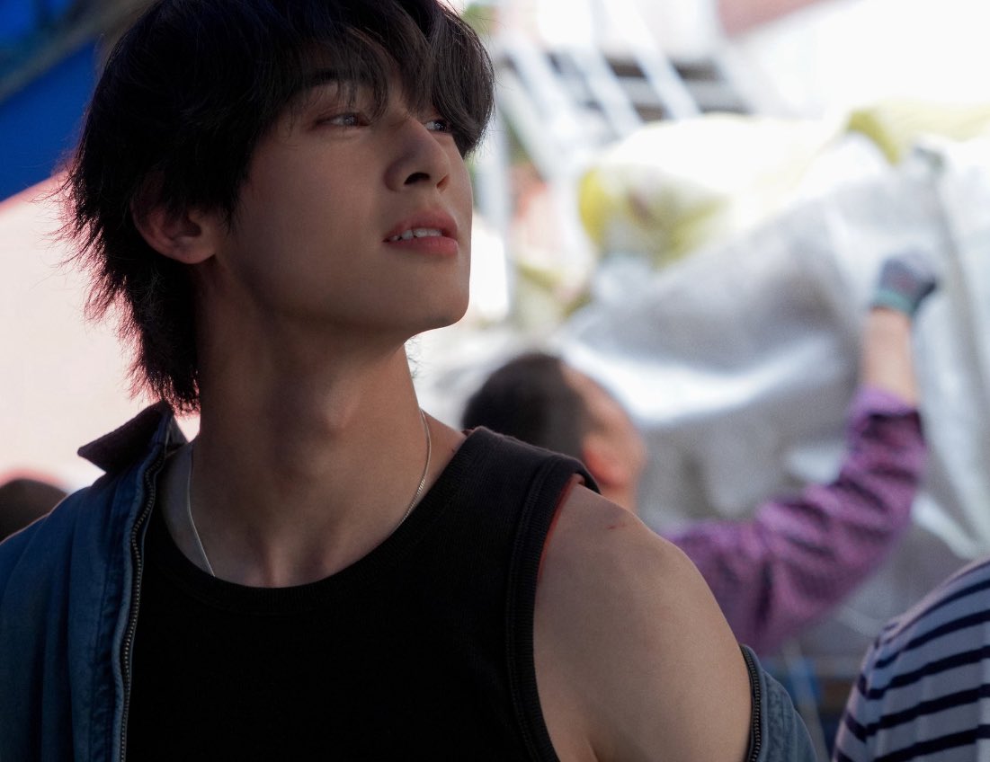 eunwoo gallery tweet media