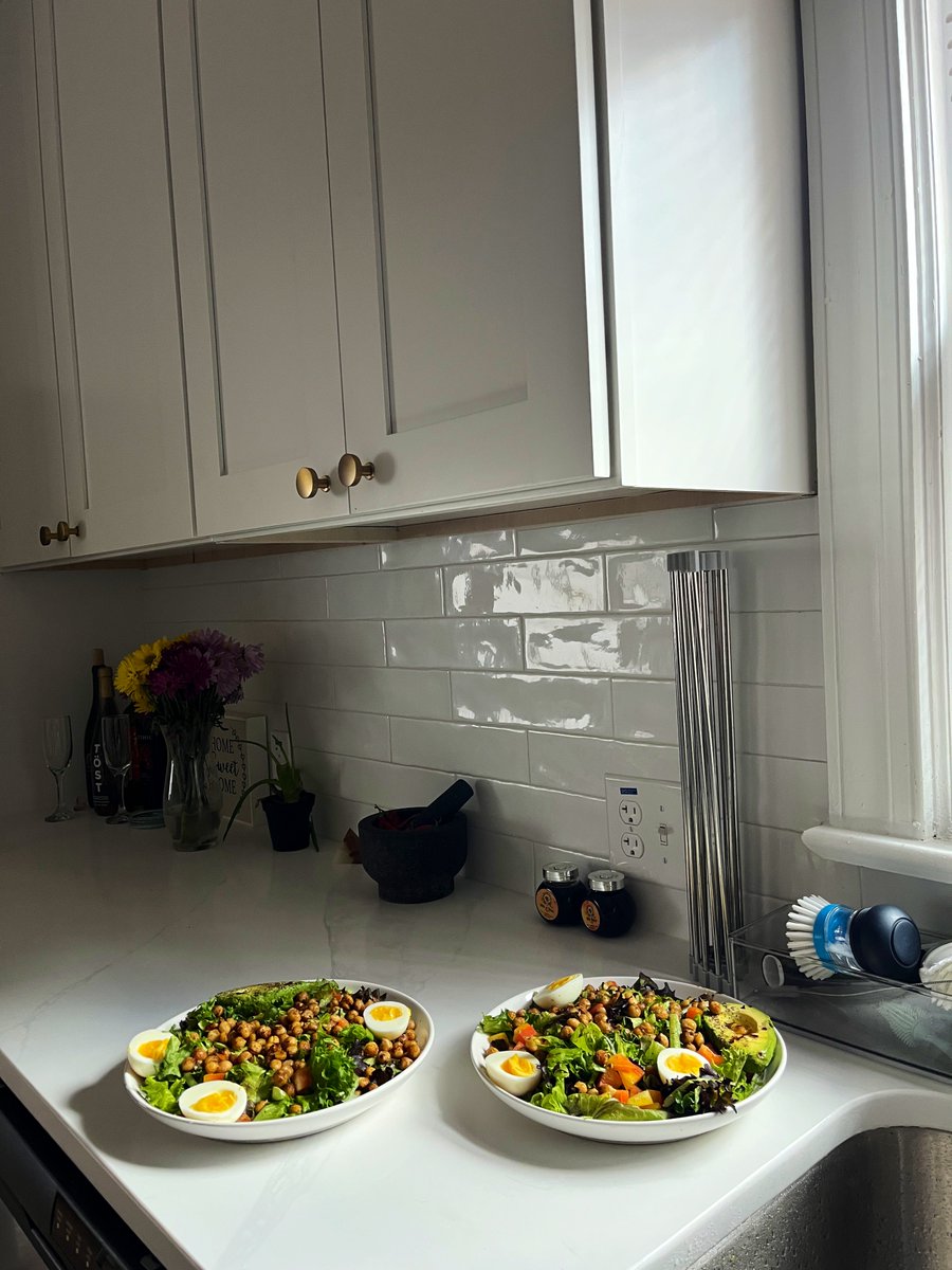 lovebylizee's tweet image. my new kitchen is gorgeous. praying it inspires me to enjoy cooking again 🏡 🔑 #plantbasedvibes #postpartum