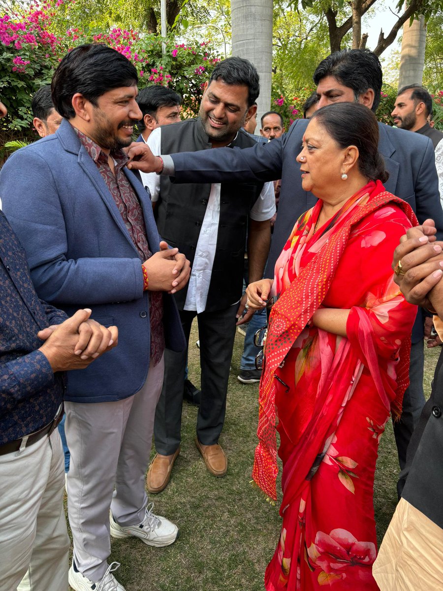 PanwarRawna's tweet photo. भाजपा की राष्ट्रीय उपाध्यक्षा एवं राजस्थान की जननायिका,यशस्वी पूर्व मुख्यमंत्री,महारानी साहिबा श्रीमती वसुंधरा राजे सिंधिया जी को जन्मदिवस की हार्दिक शुभकामनाएं! 
प्रभु श्री राम से उत्तम स्वास्थ्य एवं मंगलमय जीवन की कामना करता हूं। 
@VasundharaBJP 
@BJP4India 
@BJP4Rajasthan https://t.co/HdZMmFMdou